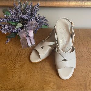 SAS Caress Dress Sandal Wedge in Bone Comfort Shoe 8.5 Narrow